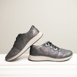 DANSKO Christina Gray Metallic Leather Lace Up Comfort Sneakers Wm's 40 (US 9.5)